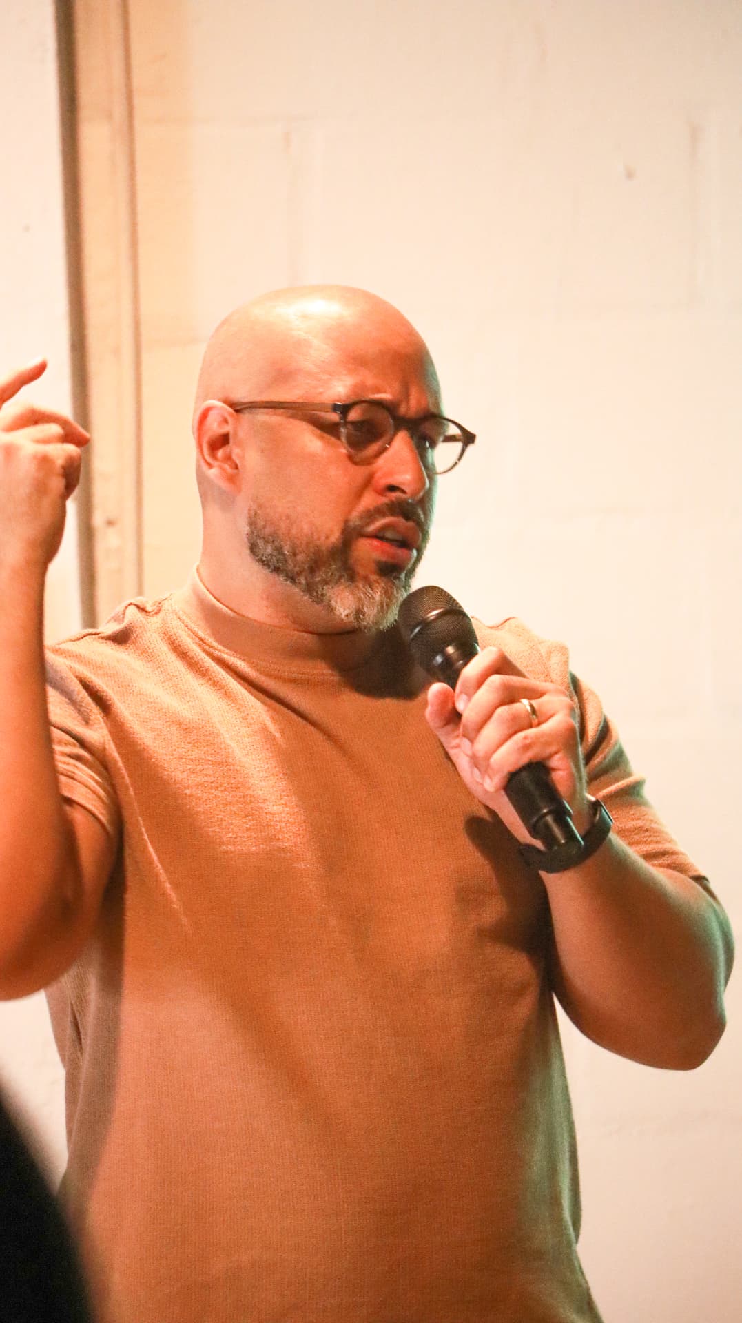Rodrigo Bernardes durante palestra